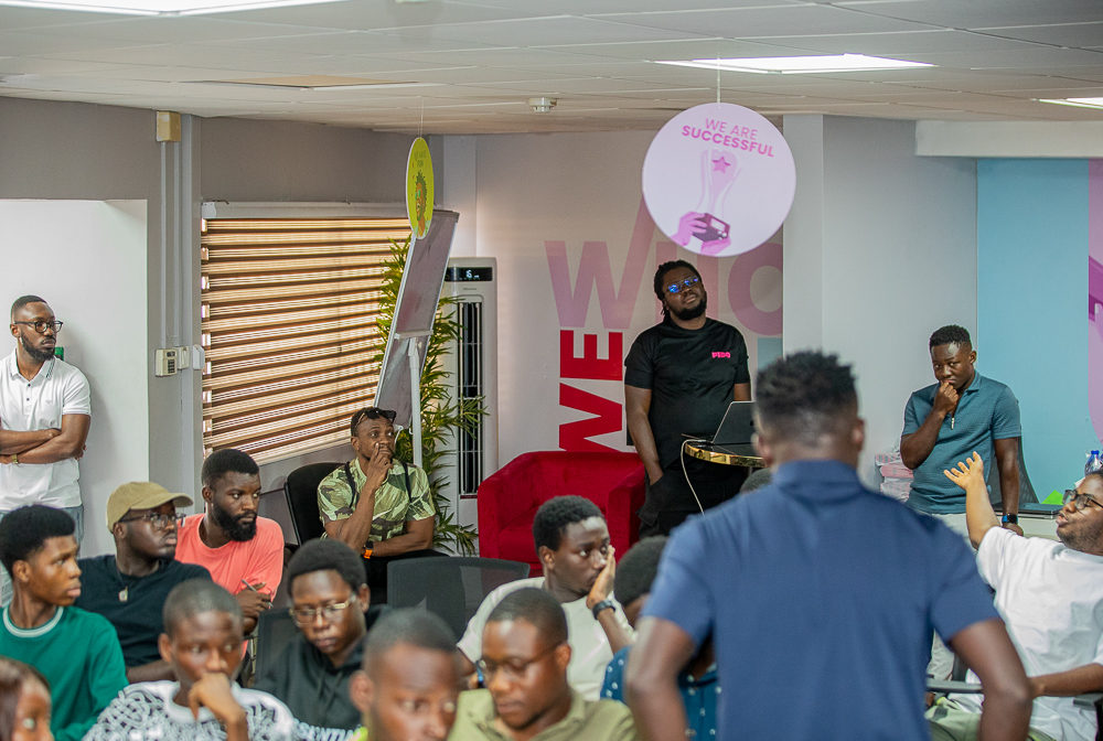 People taking part in a DevCongress community discussion